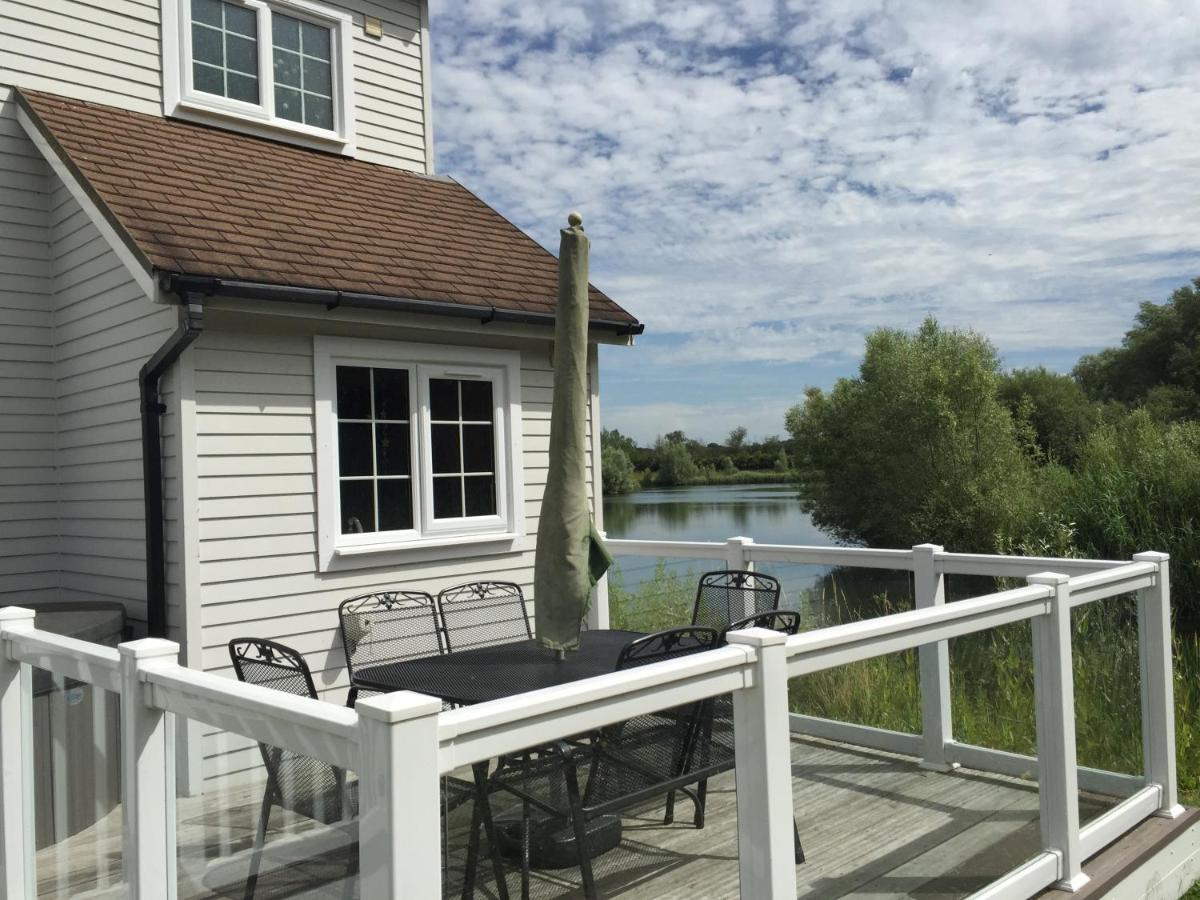Windrush Turret Lodge South Cerney Dış mekan fotoğraf