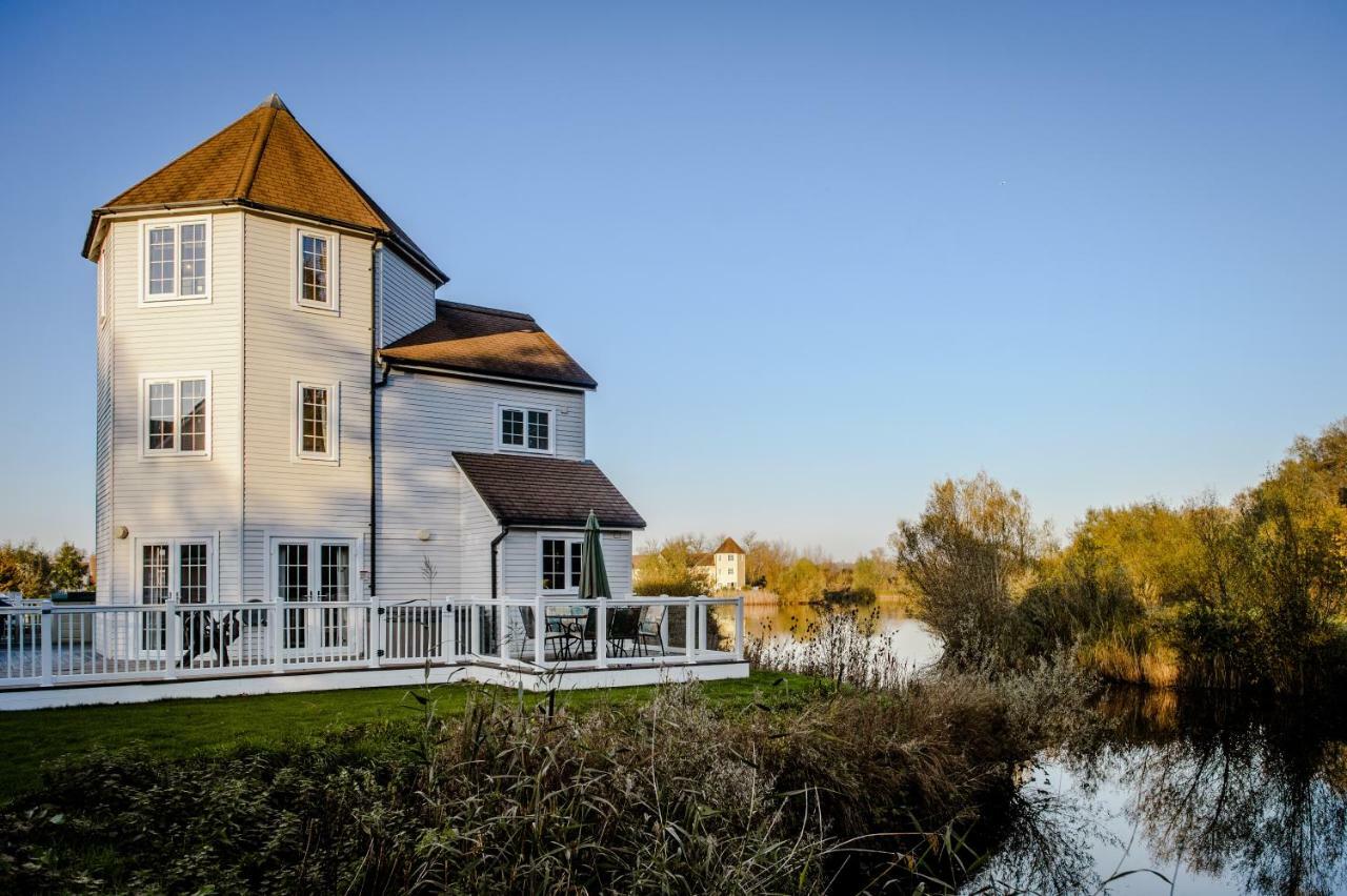 Windrush Turret Lodge South Cerney Dış mekan fotoğraf
